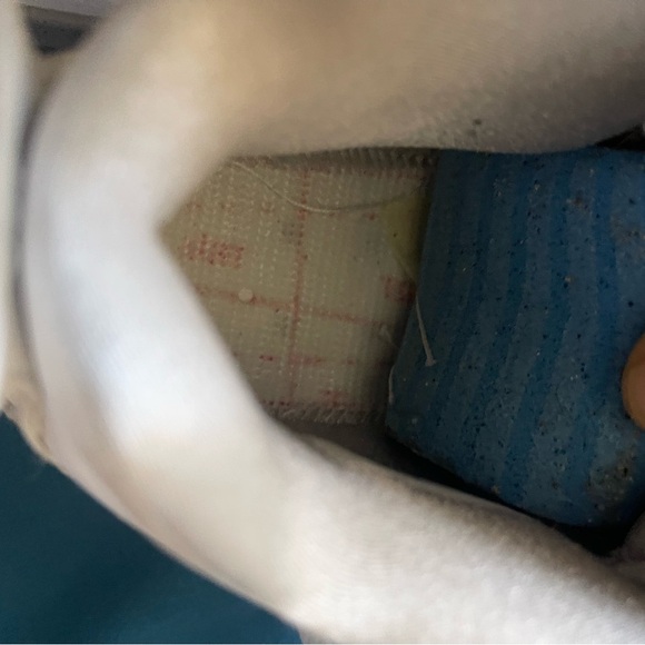 Air Jordan 4 Oreos​ - Picture 8 of 11